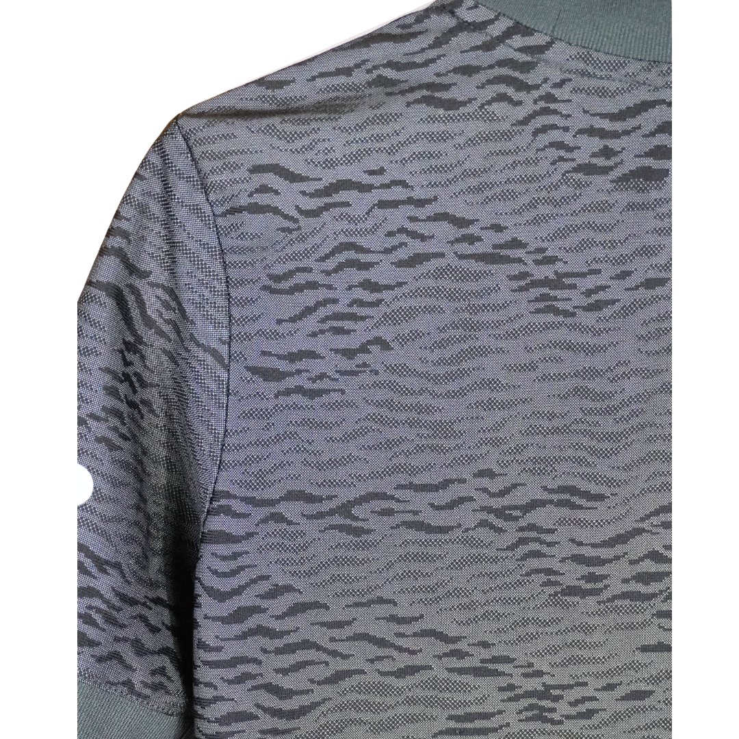5921886